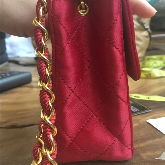 🔴🔴TRADED🔴🔴 Chanel red satin classic flap 24K - Picture 4 of 8